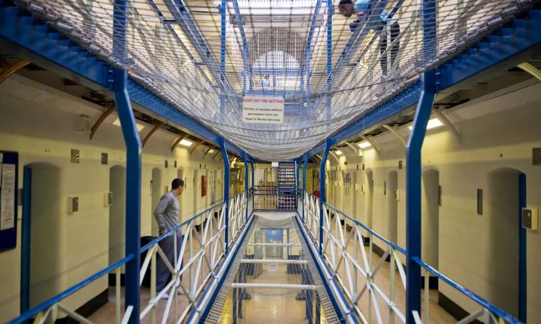 پرده‌برداری از بحران در زندان‌های انگلیس